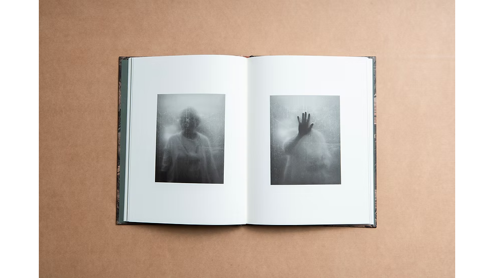 A TRAVÉS DEL UMBRAL · Salva Borrego